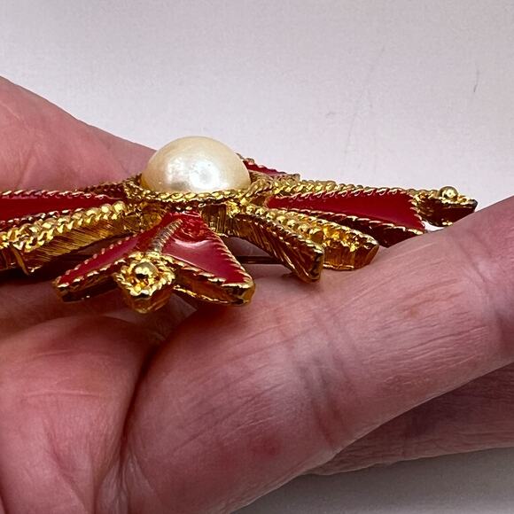 St JOHN Vintage Maltese CROSS Crest BROOCH Pin Red Enamel Faux Pearl Cab Jewelry - Picture 5 of 7